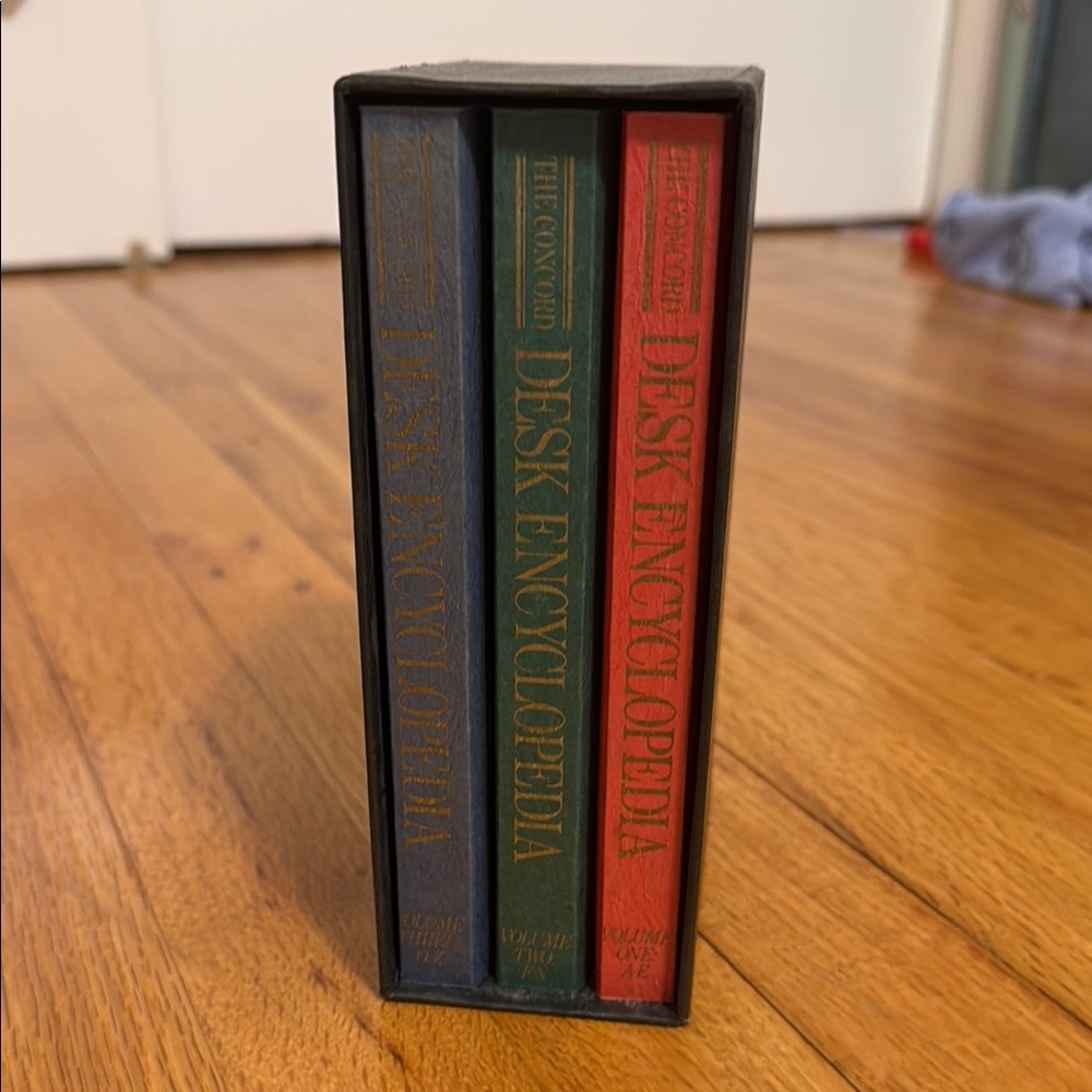 VINTAGE The Concord Desk Encyclopedia Set presented by TIME - Blue, Red, Black